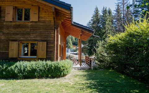 Miranda: Plant, Sky, Property, Window, Building, Tree, Land Lot, Shade, House, Natural Landscape