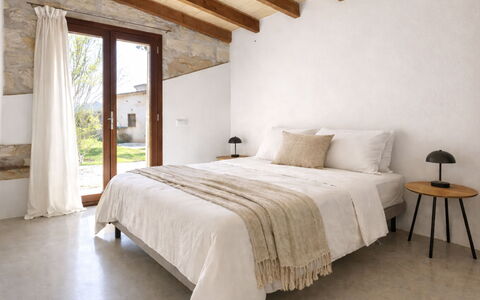 Cas Ciutada: Wall, Bedroom, Wood, Flooring, Floor, Bed, Interior Design, Linens, Bed Sheet, Ceiling