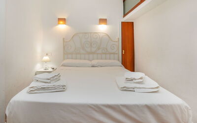 Accommodation:&nbsp;Vermell 230.8