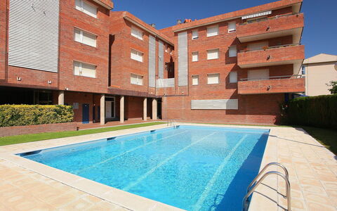 Rambla de Tossa: Water, Plant, Property, Window, Sky, Building, Swimming Pool, Rectangle, Azure, Wood