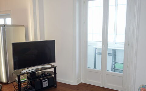 Les Nielles: Building, Wood, Living Room, Window, Interior Design, Flooring, Floor, Television, Television Set, Hardwood