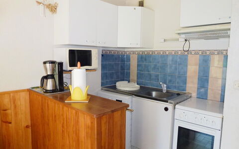Le Grau du Roi 110: Countertop, Cabinetry, Kitchen Sink, Property, Furniture, Tap, Sink, Building, Kitchen Appliance, Kitchen Stove