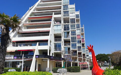 La Tour Fenestrelle: Building, Plant, Sky, Property, Tree, Architecture, Urban Design, Leisure, Condominium, Tower Block