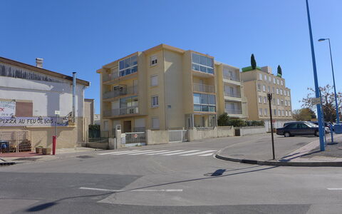 Narbonne-Plage 295: Water, Plant, Property, Building, Swimming Pool, Azure, Window, Architecture, Leisure, Residential Area