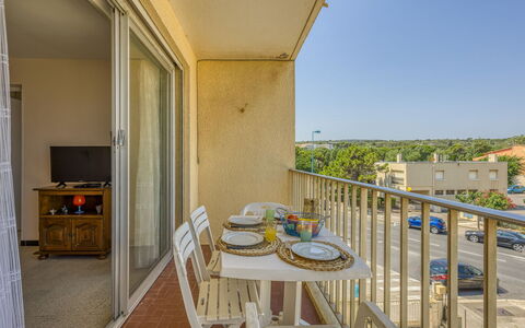 Narbonne-Plage 295: Water, Plant, Property, Building, Swimming Pool, Azure, Window, Architecture, Leisure, Residential Area