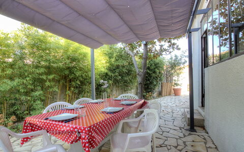 Villa Thiers: Plant, Furniture, Table, Shade, Building, Chair, Outdoor Furniture, Interior Design, Tree, Leisure