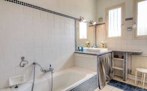 Villa Thiers: Bathtub, Property, Plumbing Fixture, Window, Tap, Bathroom, Product, Cabinetry, Interior Design, Flooring