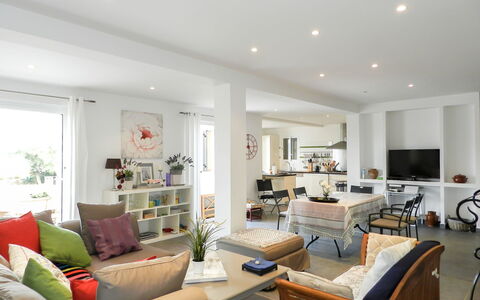 Fidiamare: Living Room, Furniture, Room, Property, Interior Design, White, Ceiling, Building, Coffee Table, Table