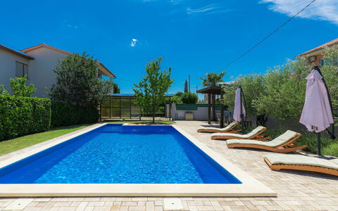 Adria: Water, Cloud, Plant, Daytime, Property, Sky, Swimming Pool, Light, Blue, Azure