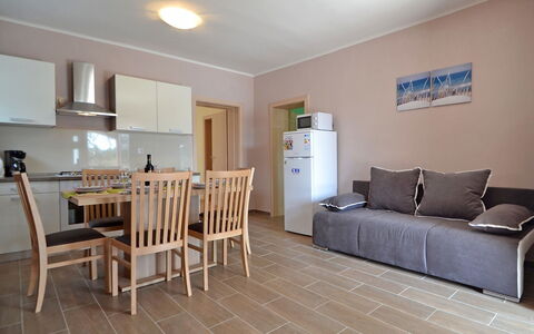 Accommodation:&nbsp;Ana 112.1