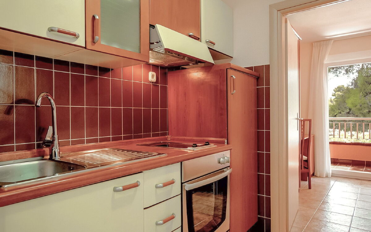 Accommodation:&nbsp;Matilde Beach Resort 200.1