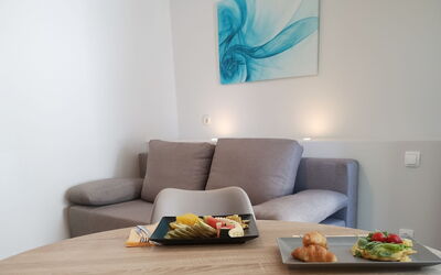 Accommodation:&nbsp;Matilde Beach Resort 200.2