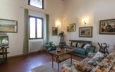 Aurora 810.2: Room, Property, Furniture, Interior Design, Living Room, Building, Ceiling, Real Estate, House, Floor