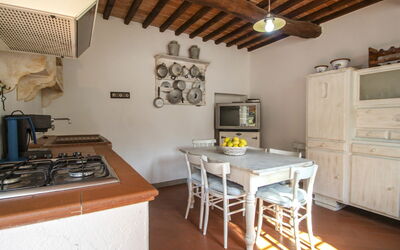 Crepuscolo 810.4: Room, Property, Furniture, Building, Ceiling, Interior Design, Floor, House, Table, Kitchen