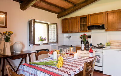 Angolino 830.4: Room, Furniture, Property, Building, Interior Design, Ceiling, House, Beam, Table, Kitchen