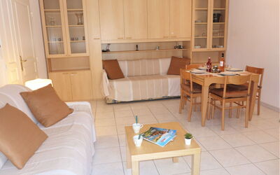 Accommodation:&nbsp;Le Clos Saint Saens 215.3