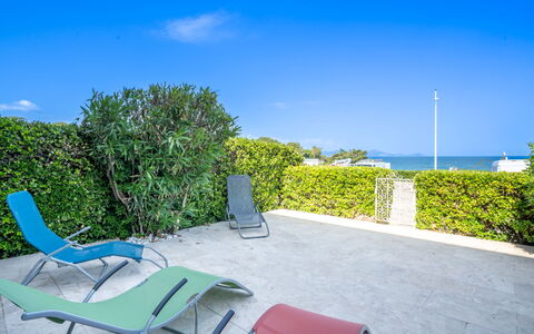 Les Mouettes: Sky, Plant, Cloud, Blue, Outdoor Furniture, Shade, Grass, Sunlounger, Leisure, Comfort