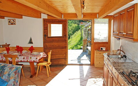 Rustico Pamela: Furniture, Property, Window, Tap, Kitchen Sink, Countertop, Sink, Cabinetry, Plant, Plumbing Fixture