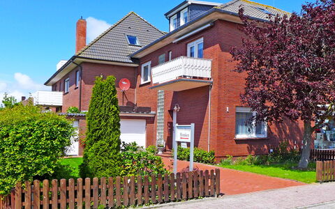 Norddeich 805: Plant, Sky, Building, Property, Window, House, Tree, Cottage, Brick, Neighbourhood