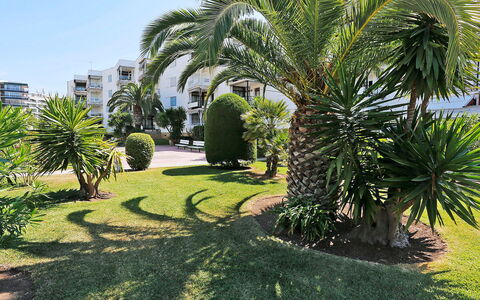 Sicilia: Sky, Cloud, Water, Building, Plant, Azure, Tree, Swimming Pool, Condominium, Shade