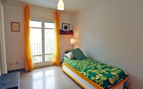 Cambrils Port: Furniture, Property, Window, Building, Comfort, Wood, Bed Frame, Shade, Door