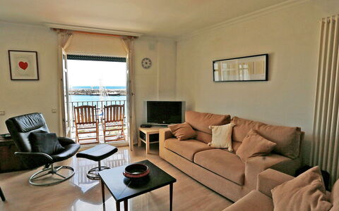 Cambrils Port: Property, Couch, Furniture, Table, Wood, Interior Design, Living Room, Floor, Comfort, Flooring
