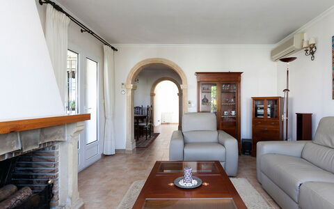 Tulipanes: Couch, Picture Frame, Furniture, Property, Wood, Table, Living Room, Interior Design, Lighting, Flooring