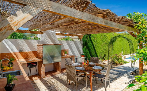 Tulipanes: Furniture, Outdoor Furniture, Garden, Shade, Eco Hotel, Chair, Backyard, Outdoor Table, Outdoor Structure
