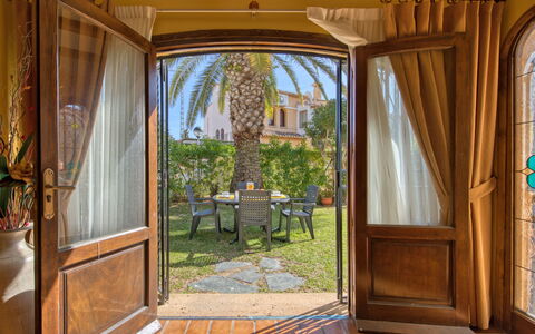 El Arenal: Plant, Building, Shade, Wood, Curtain, Floor, Flooring, Window, Tree, Hardwood