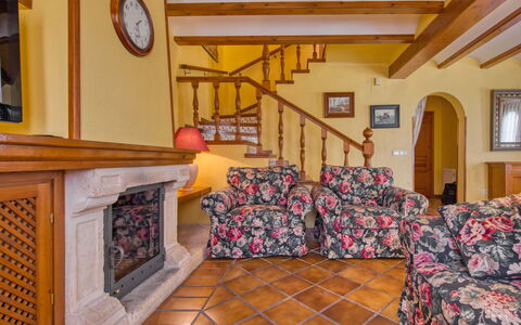 El Arenal: Wood, Picture Frame, Orange, Interior Design, Flooring, Living Room, Building, Floor, Decoration, Real Estate
