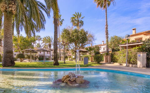 El Arenal: Water, Plant, Sky, Building, Daytime, Property, Nature, Swimming Pool, Azure, Cloud