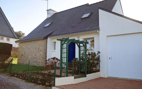 Kerdual: Plant, Sky, Building, Window, House, Land Lot, Architecture, Door, Cottage, Landscape