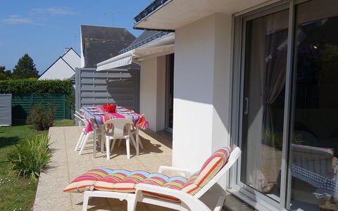 Kerdual: Property, Plant, Furniture, Building, Shade, Sky, House, Outdoor Furniture, Wood, Cottage