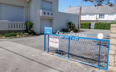 Quiberon 127: Plant, Property, Building, Sky, Land Lot, Asphalt, Road Surface, Window, Tree