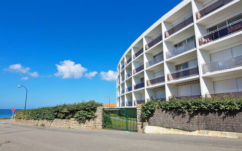 Quiberon 130: Sky, Cloud, Plant, Building, Street Light, Urban Design, Shade, Condominium, Facade, Landscape