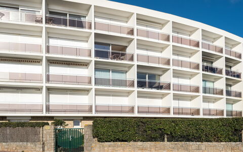 Quiberon 130: Building, Property, Sky, Architecture, Urban Design, Cloud, Plant, Condominium, Window, Facade
