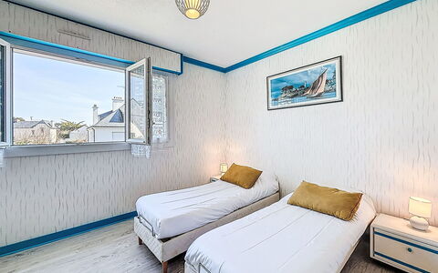 Quiberon 142: Floor, Bedroom, Linens, Bedding, Bed Sheet, Bed, Hotel, Bed Frame, Plank, Wood Flooring