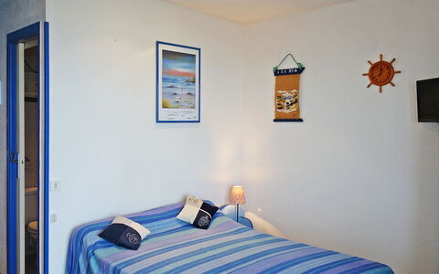 Quiberon 225: Property, Furniture, Blue, Building, Azure, Comfort, Interior Design, Textile, Wood, Paint