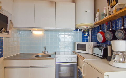 Quiberon 225: Cabinetry, Countertop, Property, Kitchen Appliance, Kitchen Sink, Kitchen Stove, Kitchen, Home Appliance, Sink, Gas Stove