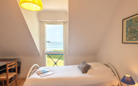 Maison Poul: Furniture, Property, Building, Comfort, Azure, Wood, Shade, Yellow, Lighting