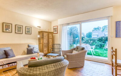 Les Galiotes 110.1: Furniture, Wood, Interior Design, Picture Frame, Chair, Living Room, Comfort, Plant, Architecture, Table
