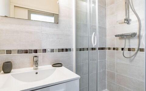 Carnac 125: Mirror, Tap, Plumbing Fixture, Sink, Bathroom Cabinet, White, Shower Head, Bathroom, Bathroom Sink