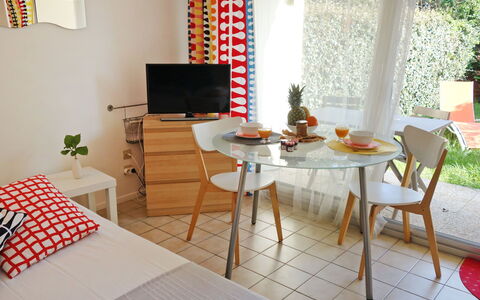 Plein Soleil: Table, Furniture, Plant, Building, Chair, Orange, Houseplant, Wood, Interior Design, Window