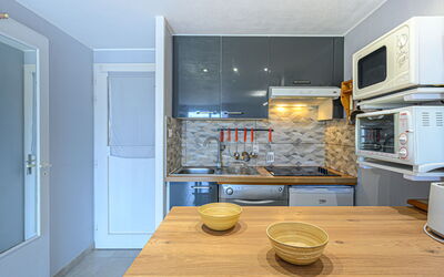 Maison de la Plage 175.1: Countertop, Door, Cabinetry, Tableware, Wood, Building, Interior Design, Kitchen, Wood Stain, Flooring