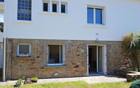 Mer et Soleil: Plant, Window, Building, Property, Door, Land Lot, House, Grass, Neighbourhood