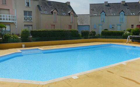 Saint Malo 651: Water, Plant, Property, Swimming Pool, Cloud, Azure, Rectangle, Building, Sky, Window