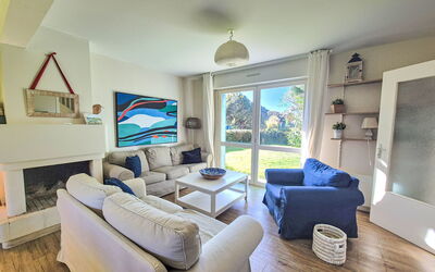 Maison des Corsaires 651.4: Furniture, Interior Design, Flooring, Couch, Living Room, Floor, Ceiling, Room, Apartment