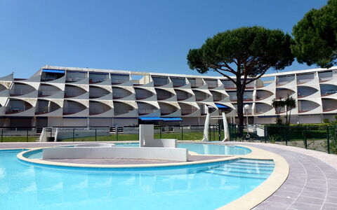 Port Camargue 145: Water, Sky, Swimming Pool, Plant, Building, Azure, Shade, Tree, Architecture, Outdoor Furniture