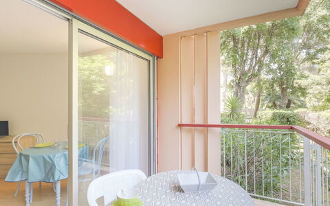 Les Amphores: Property, Furniture, Shade, Table, Wood, Interior Design, Chair, Floor, Flooring, Comfort