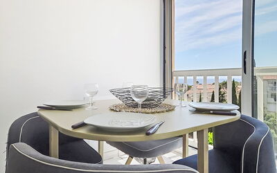 Accommodation:&nbsp;Le Victoria 122.10